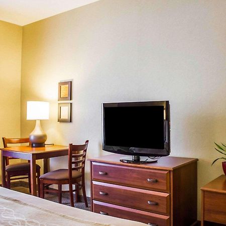 Comfort Inn Guilford Near I-95 المظهر الخارجي الصورة
