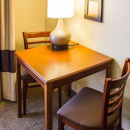 Comfort Inn Guilford Near I-95 المظهر الخارجي الصورة