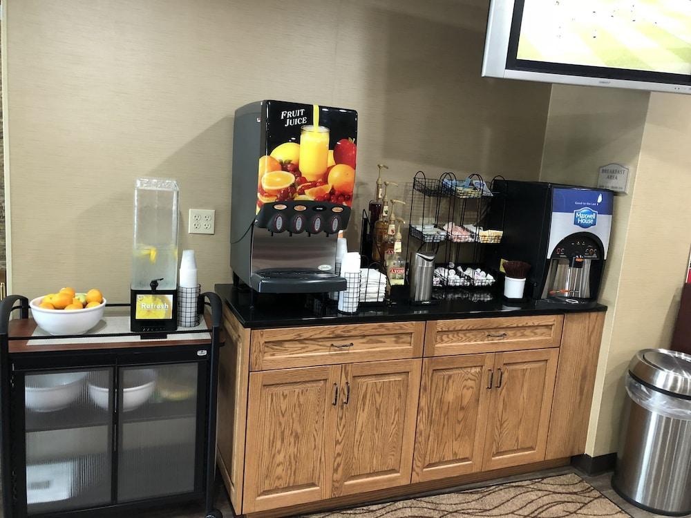 Comfort Inn Guilford Near I-95 المظهر الخارجي الصورة