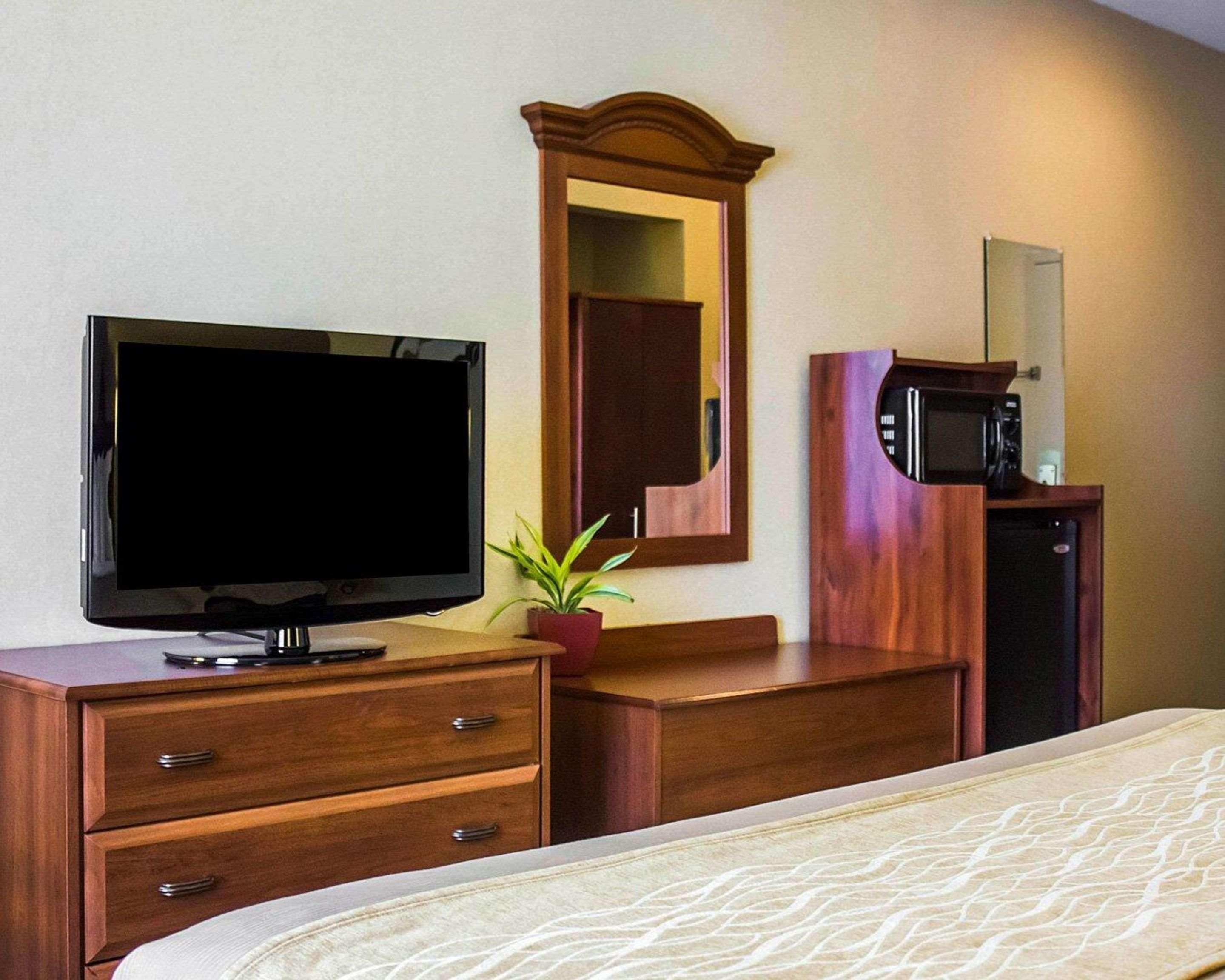 Comfort Inn Guilford Near I-95 المظهر الخارجي الصورة