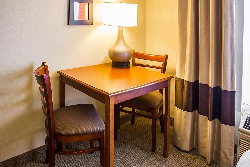 Comfort Inn Guilford Near I-95 المظهر الخارجي الصورة