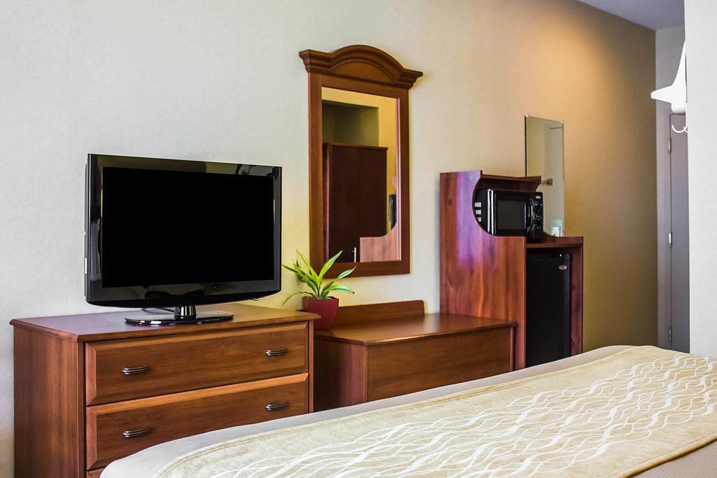 Comfort Inn Guilford Near I-95 المظهر الخارجي الصورة