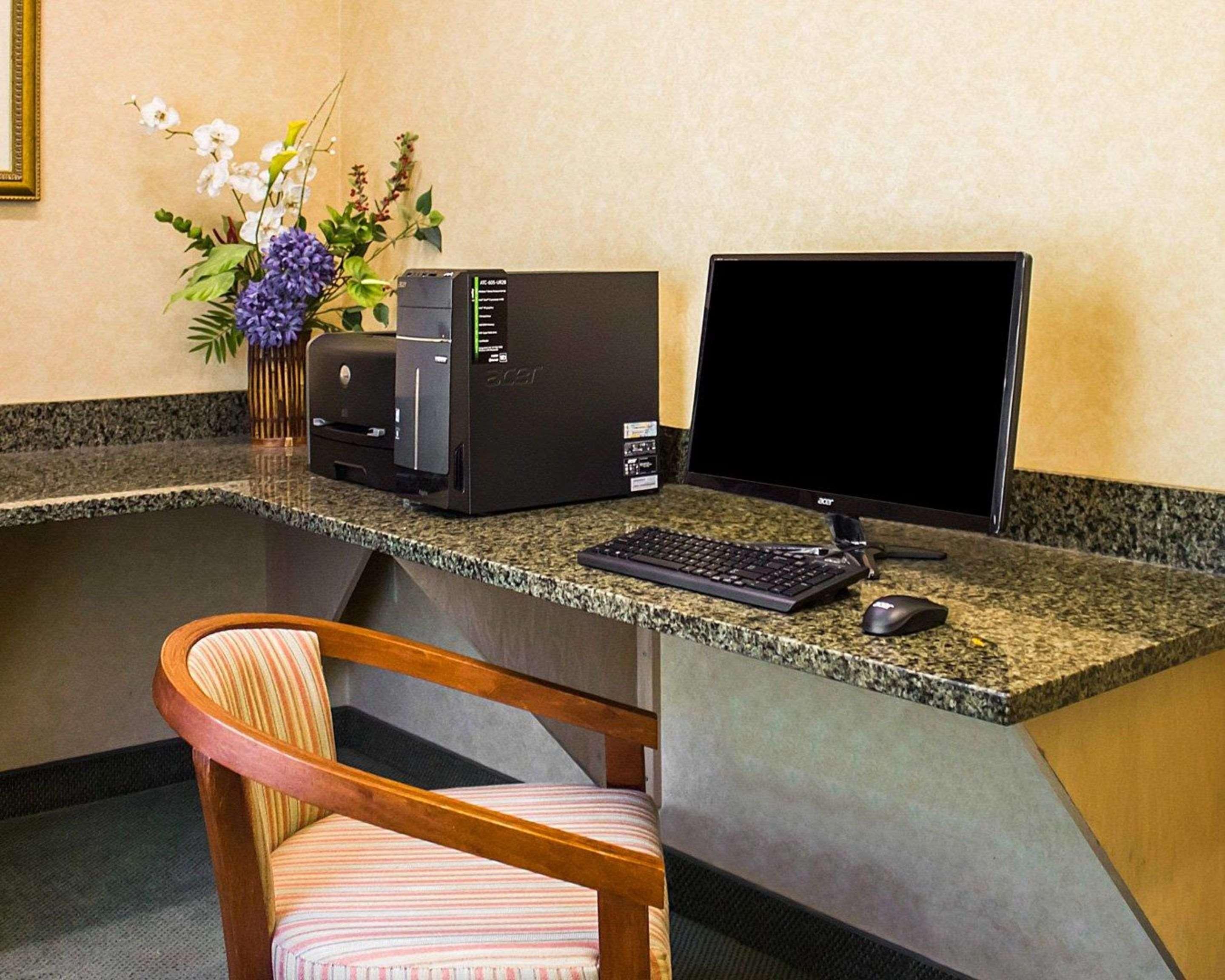Comfort Inn Guilford Near I-95 المظهر الخارجي الصورة