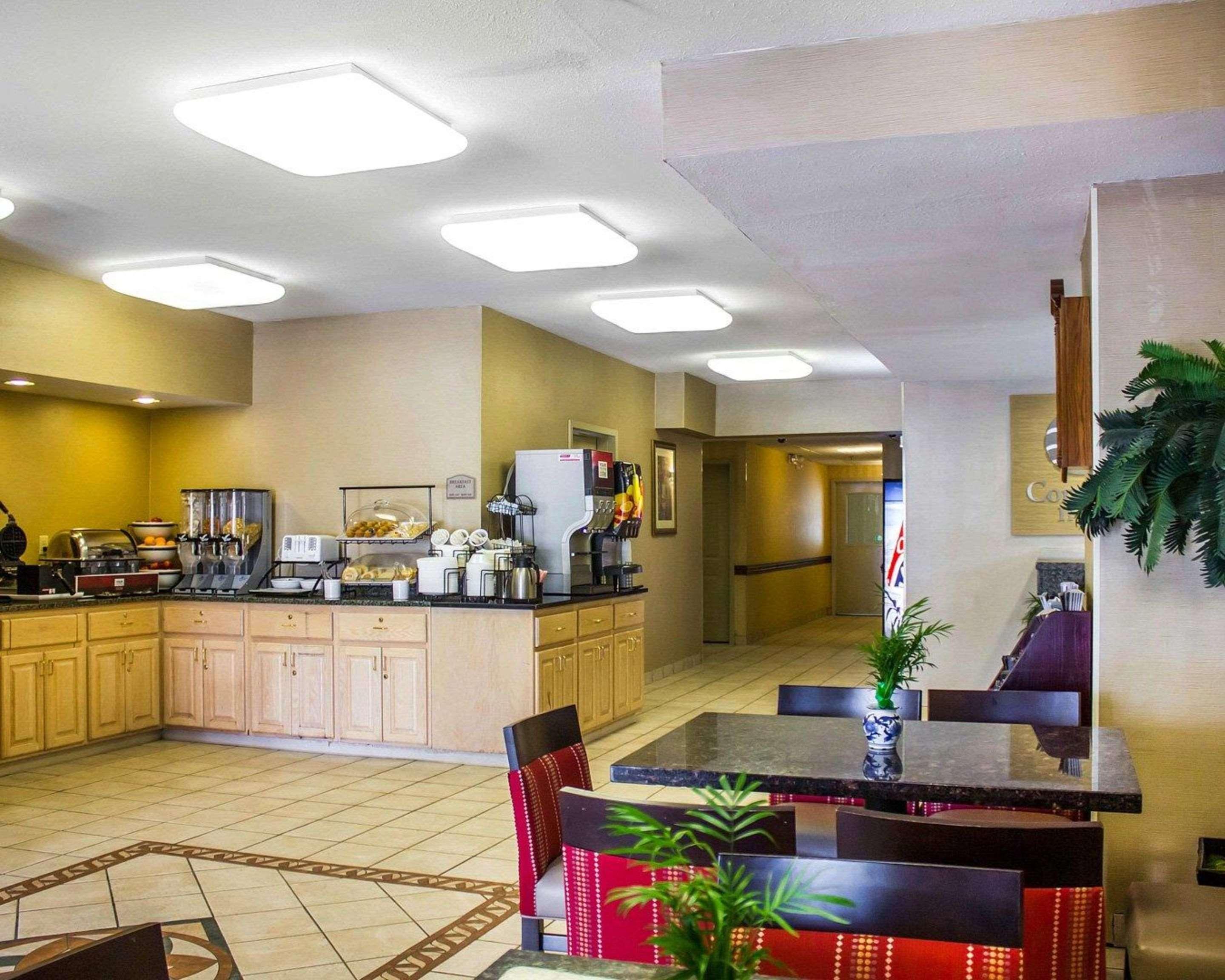 Comfort Inn Guilford Near I-95 المظهر الخارجي الصورة