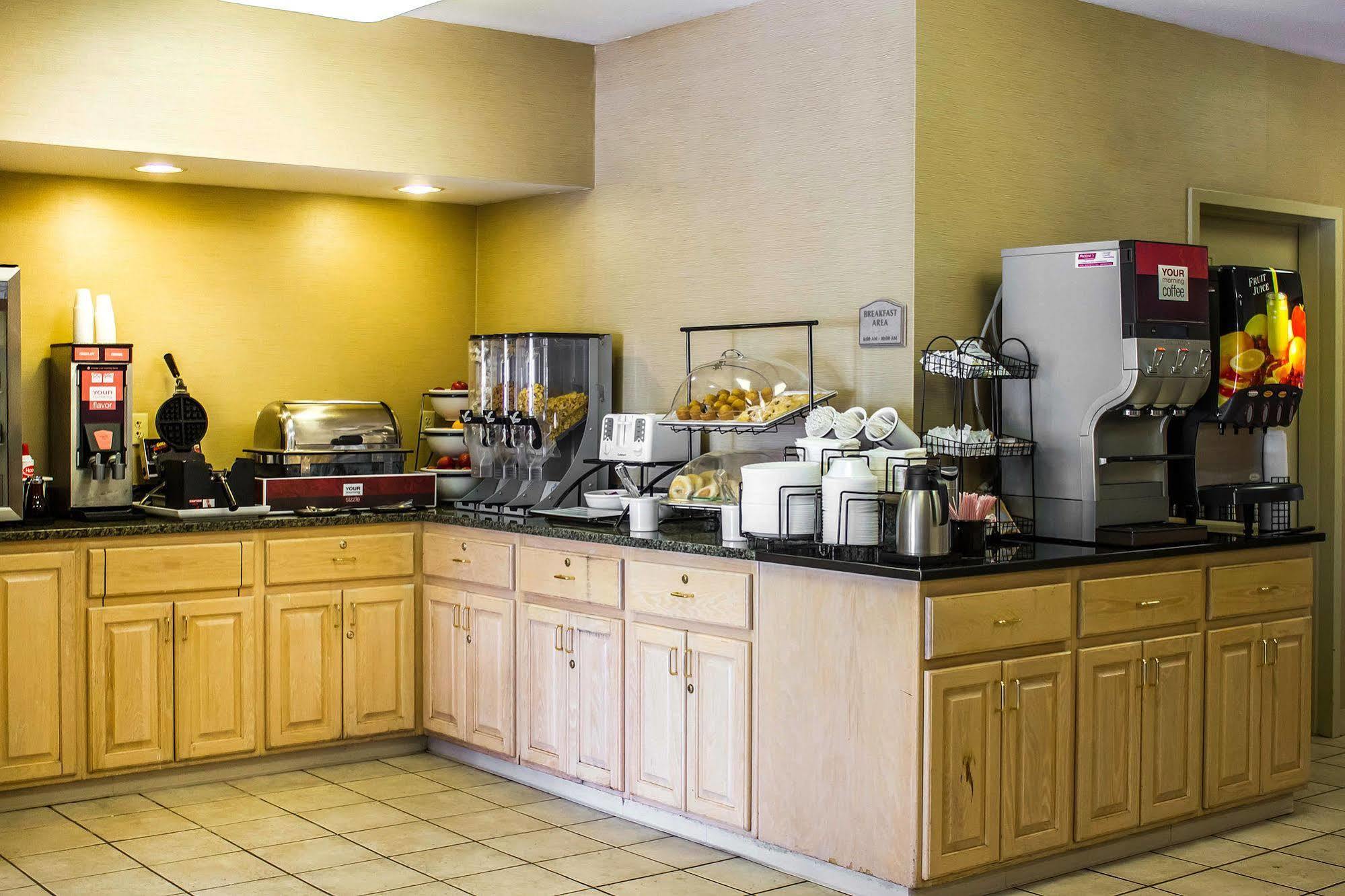 Comfort Inn Guilford Near I-95 المظهر الخارجي الصورة