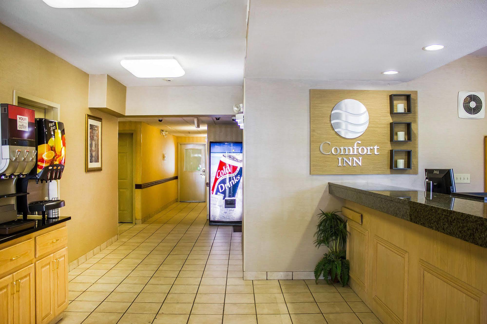 Comfort Inn Guilford Near I-95 المظهر الخارجي الصورة